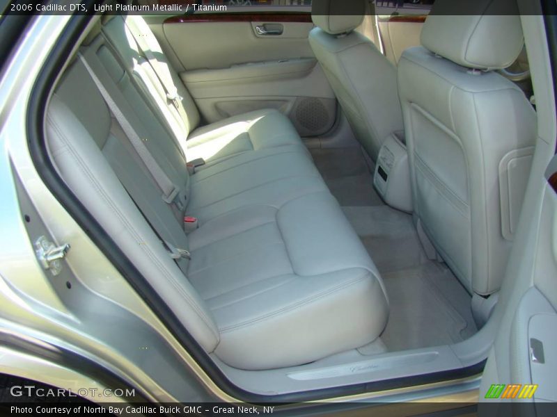 Light Platinum Metallic / Titanium 2006 Cadillac DTS