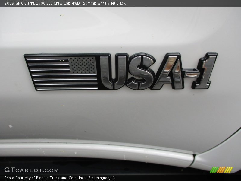 Summit White / Jet Black 2019 GMC Sierra 1500 SLE Crew Cab 4WD