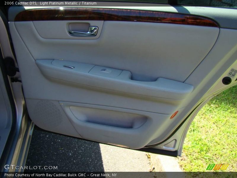 Light Platinum Metallic / Titanium 2006 Cadillac DTS