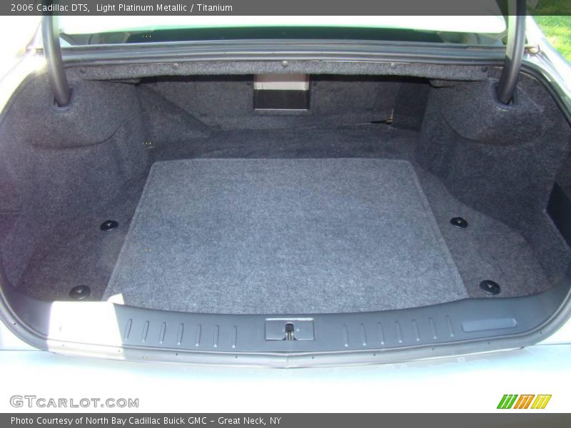 Light Platinum Metallic / Titanium 2006 Cadillac DTS
