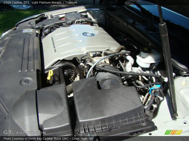 Light Platinum Metallic / Titanium 2006 Cadillac DTS
