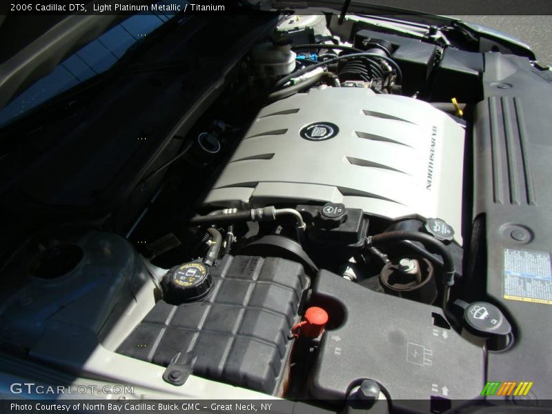 Light Platinum Metallic / Titanium 2006 Cadillac DTS