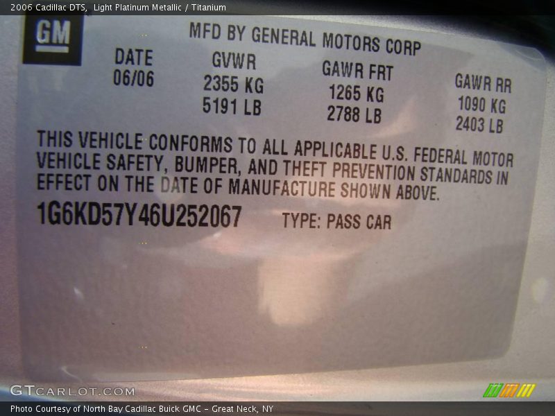 Light Platinum Metallic / Titanium 2006 Cadillac DTS