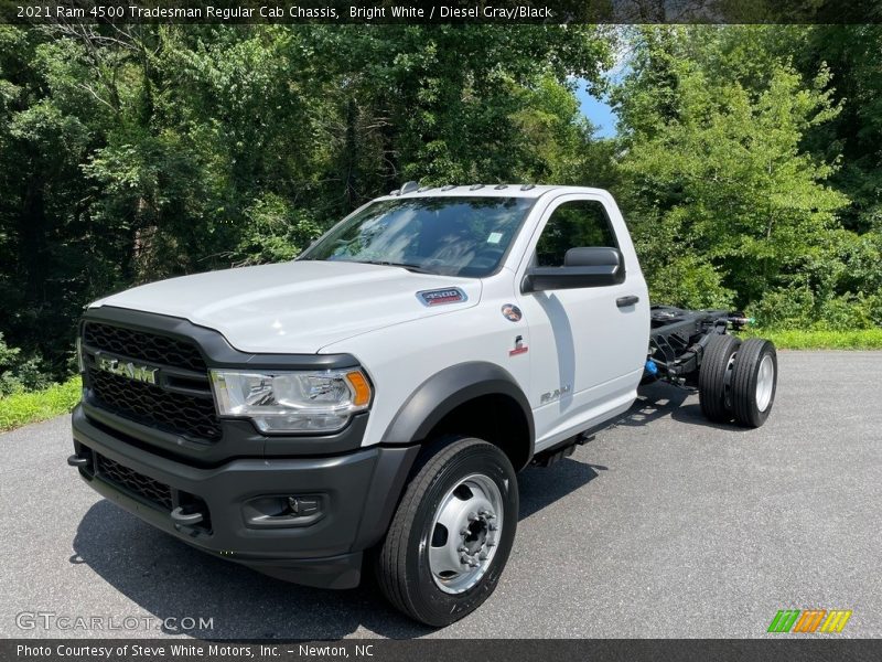 Front 3/4 View of 2021 4500 Tradesman Regular Cab Chassis