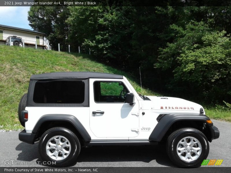 Bright White / Black 2021 Jeep Wrangler Islander 4x4