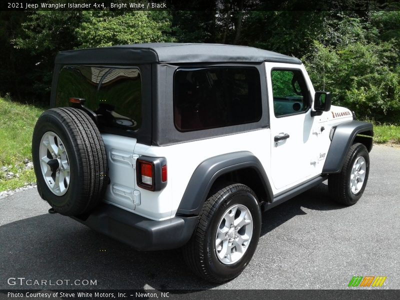 Bright White / Black 2021 Jeep Wrangler Islander 4x4