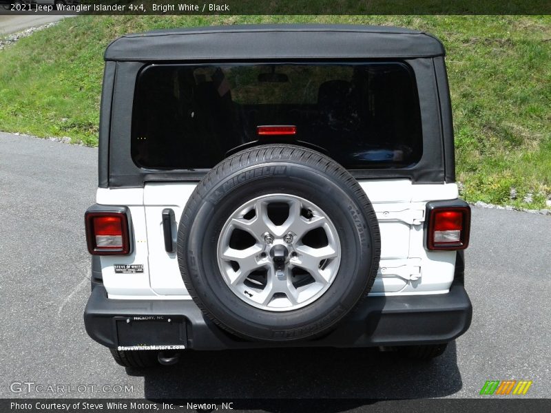 Bright White / Black 2021 Jeep Wrangler Islander 4x4