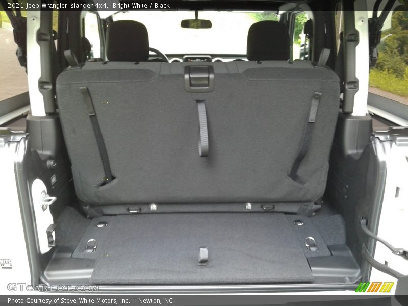 Bright White / Black 2021 Jeep Wrangler Islander 4x4