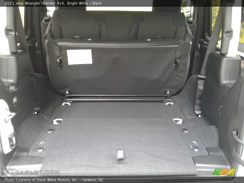 Bright White / Black 2021 Jeep Wrangler Islander 4x4