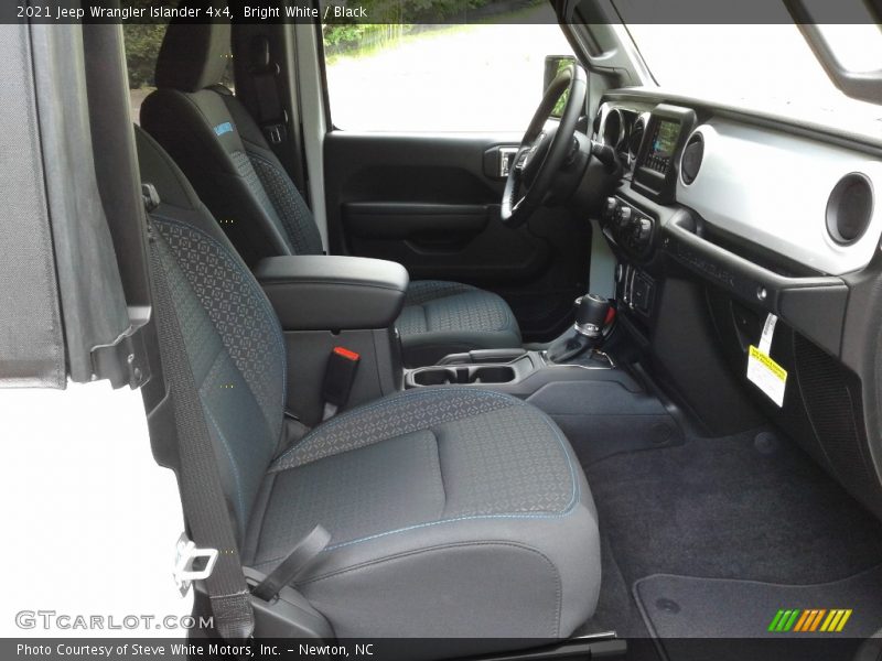 Bright White / Black 2021 Jeep Wrangler Islander 4x4