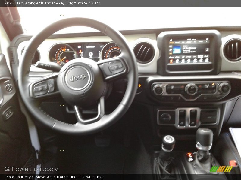 Bright White / Black 2021 Jeep Wrangler Islander 4x4