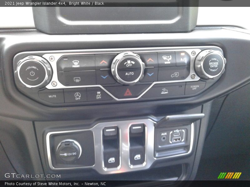 Bright White / Black 2021 Jeep Wrangler Islander 4x4