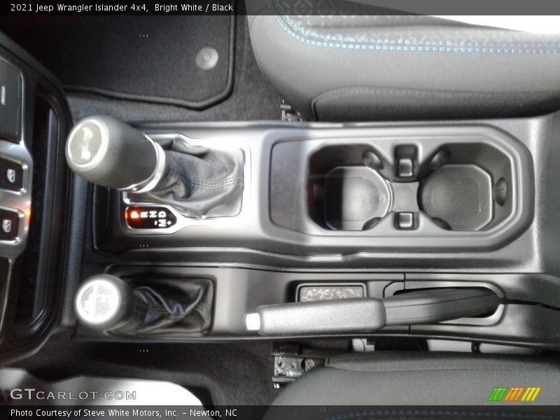 Bright White / Black 2021 Jeep Wrangler Islander 4x4