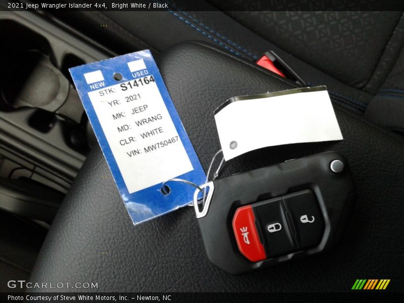 Bright White / Black 2021 Jeep Wrangler Islander 4x4