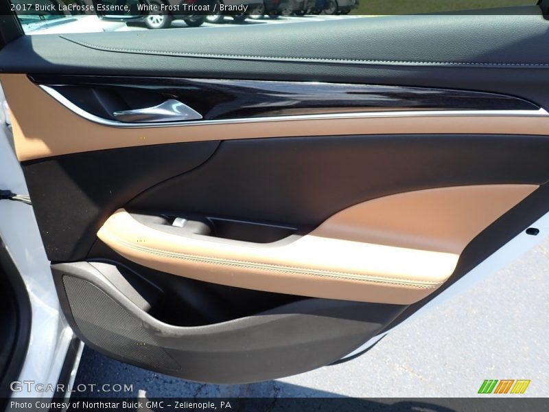 White Frost Tricoat / Brandy 2017 Buick LaCrosse Essence