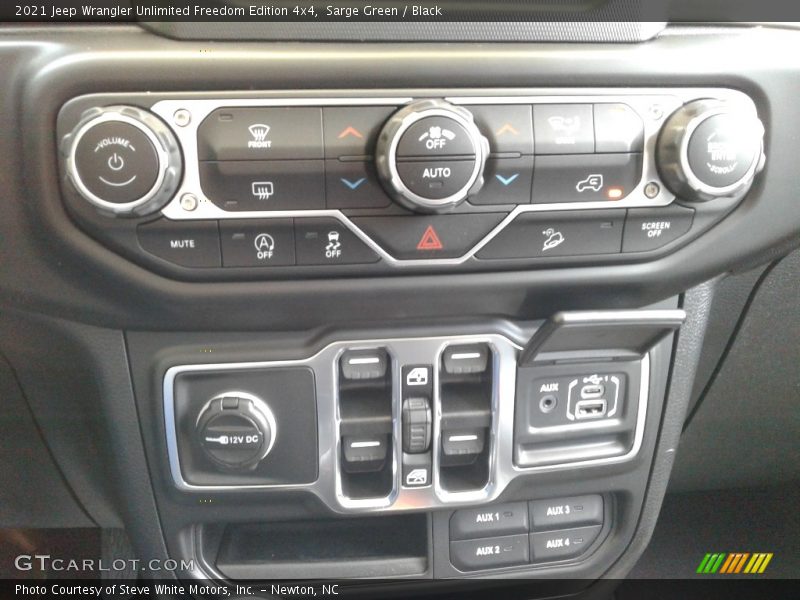 Controls of 2021 Wrangler Unlimited Freedom Edition 4x4