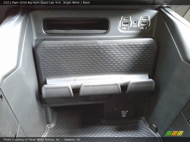 Bright White / Black 2021 Ram 1500 Big Horn Quad Cab 4x4