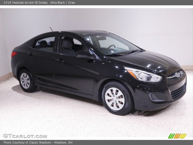 Ultra Black / Gray 2016 Hyundai Accent SE Sedan