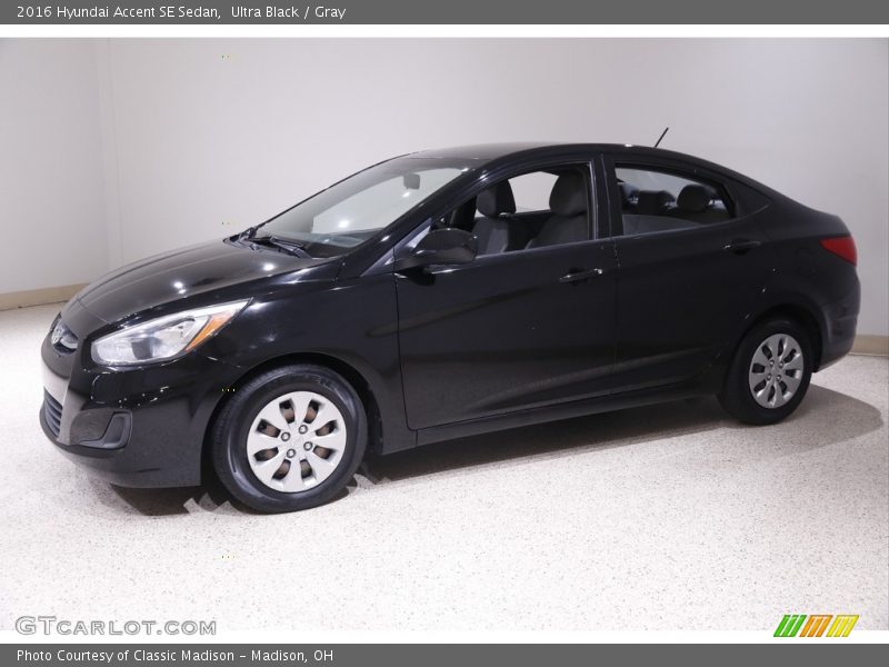 Ultra Black / Gray 2016 Hyundai Accent SE Sedan
