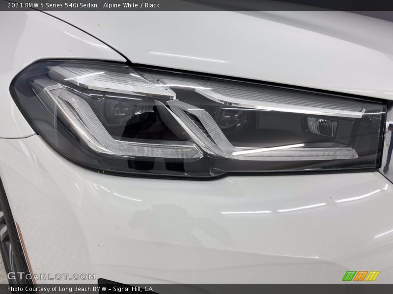 Alpine White / Black 2021 BMW 5 Series 540i Sedan