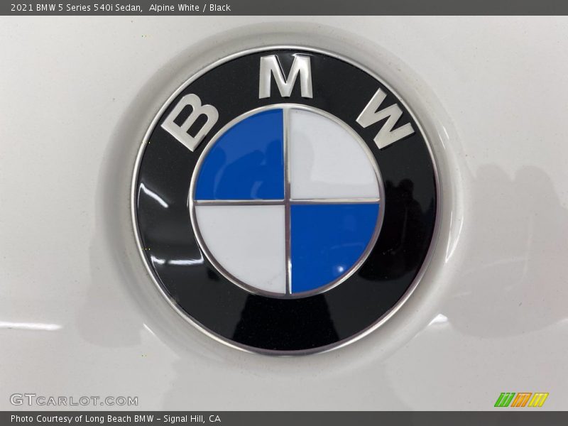 Alpine White / Black 2021 BMW 5 Series 540i Sedan