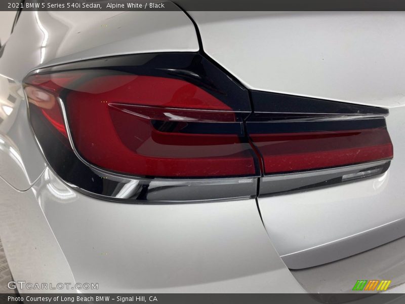 Alpine White / Black 2021 BMW 5 Series 540i Sedan