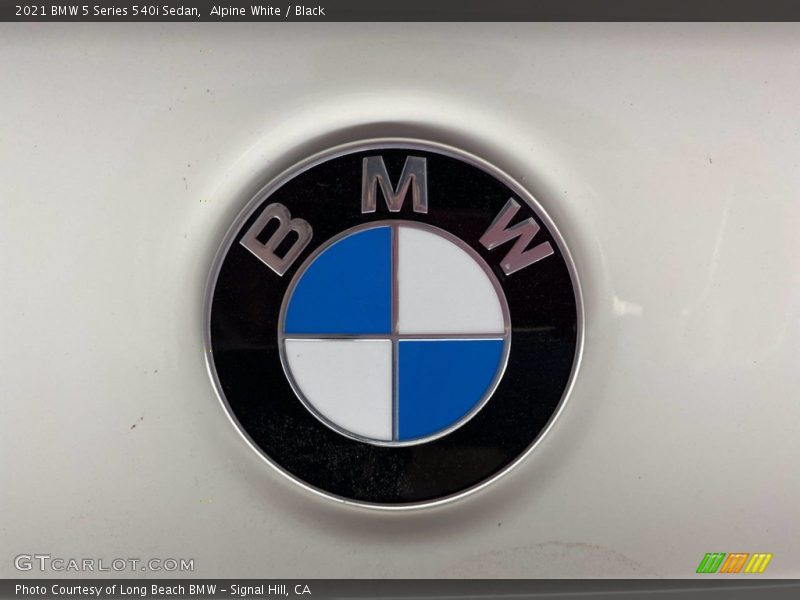 Alpine White / Black 2021 BMW 5 Series 540i Sedan