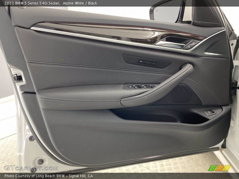 Alpine White / Black 2021 BMW 5 Series 540i Sedan
