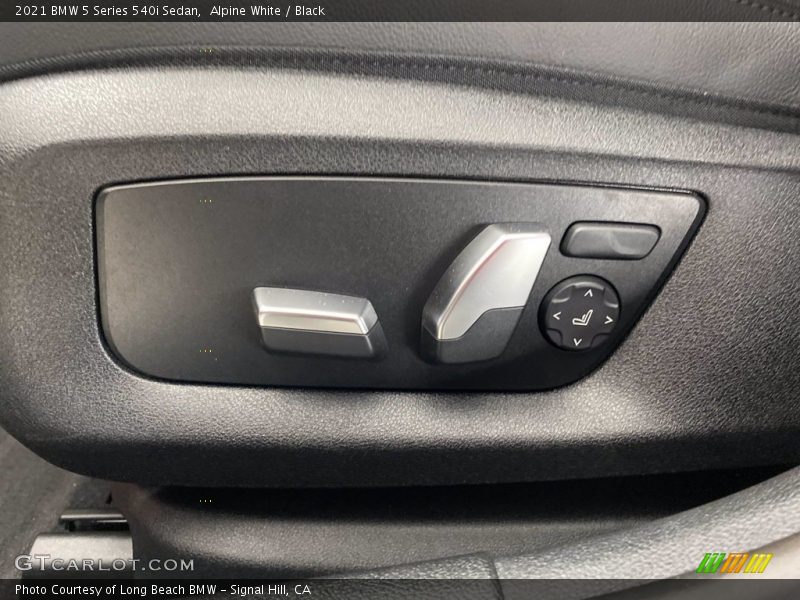 Alpine White / Black 2021 BMW 5 Series 540i Sedan