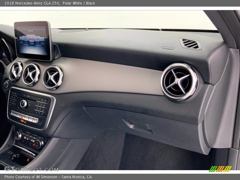 Polar White / Black 2018 Mercedes-Benz GLA 250