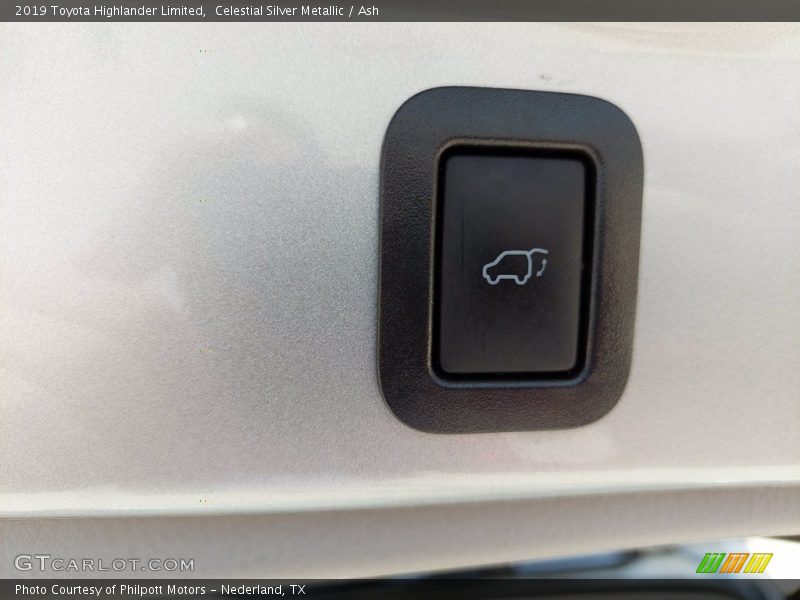 Celestial Silver Metallic / Ash 2019 Toyota Highlander Limited