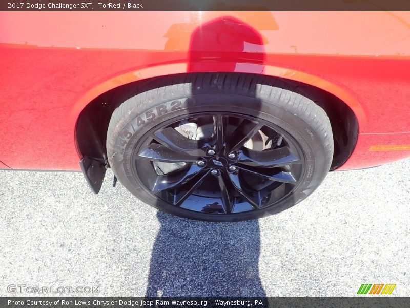 TorRed / Black 2017 Dodge Challenger SXT