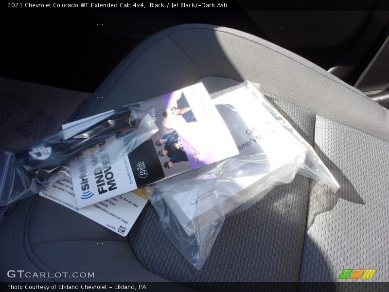 Black / Jet Black/­Dark Ash 2021 Chevrolet Colorado WT Extended Cab 4x4