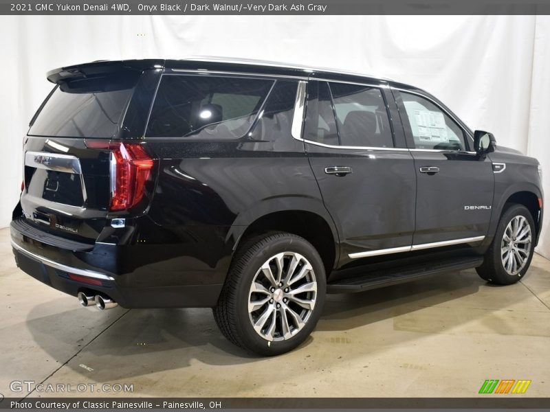 Onyx Black / Dark Walnut/­Very Dark Ash Gray 2021 GMC Yukon Denali 4WD