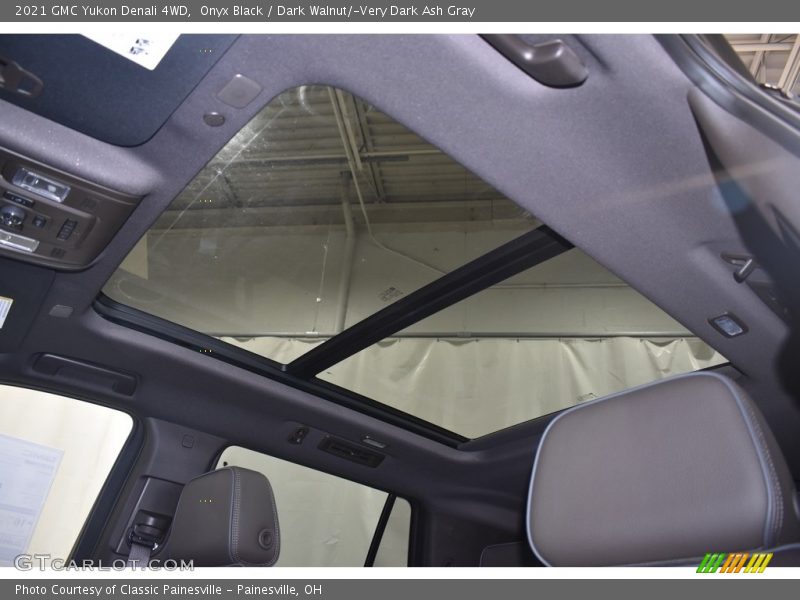 Onyx Black / Dark Walnut/­Very Dark Ash Gray 2021 GMC Yukon Denali 4WD