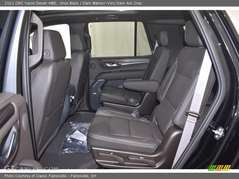 Onyx Black / Dark Walnut/­Very Dark Ash Gray 2021 GMC Yukon Denali 4WD