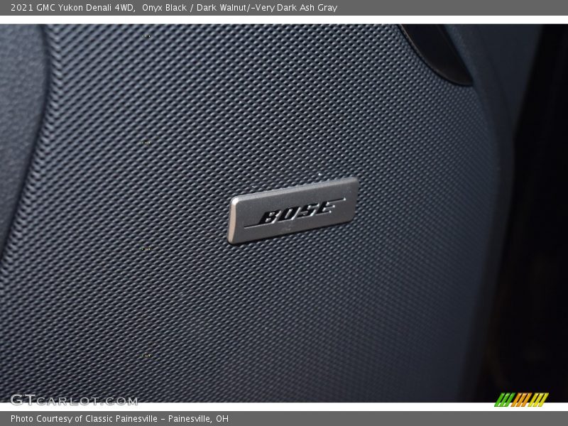 Onyx Black / Dark Walnut/­Very Dark Ash Gray 2021 GMC Yukon Denali 4WD