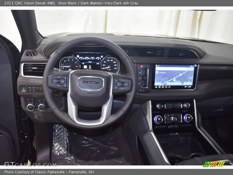 Onyx Black / Dark Walnut/­Very Dark Ash Gray 2021 GMC Yukon Denali 4WD