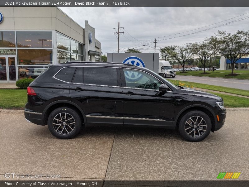 Deep Black Pearl / Titan Black 2021 Volkswagen Tiguan SE 4Motion
