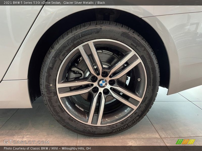 Glacier Silver Metallic / Black 2021 BMW 5 Series 530i xDrive Sedan