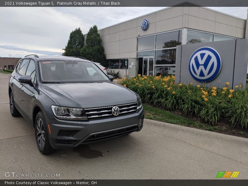 Platinum Gray Metallic / Titan Black 2021 Volkswagen Tiguan S