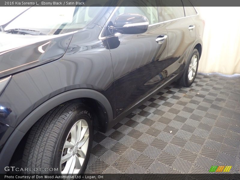 Ebony Black / Satin Black 2016 Kia Sorento L