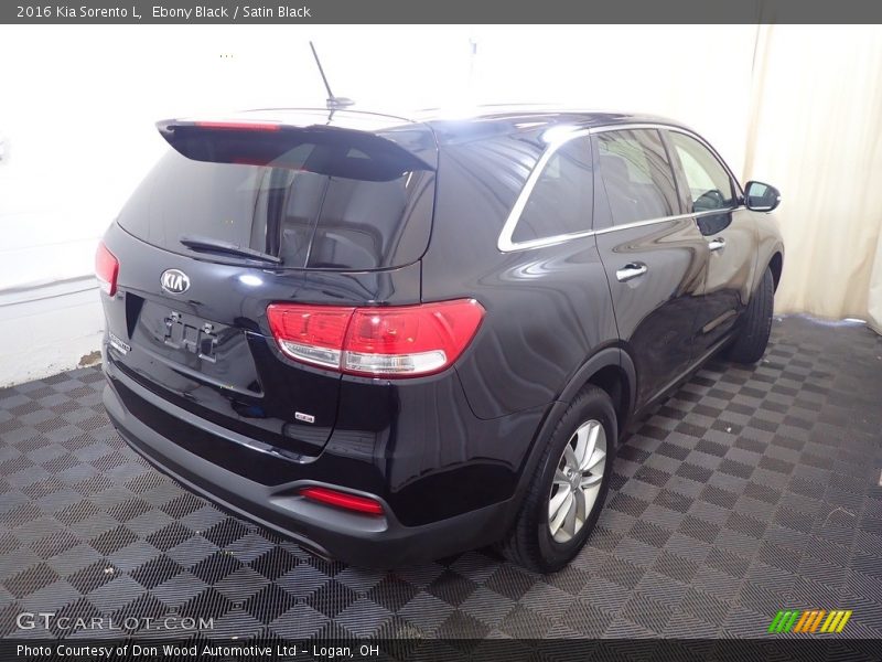 Ebony Black / Satin Black 2016 Kia Sorento L