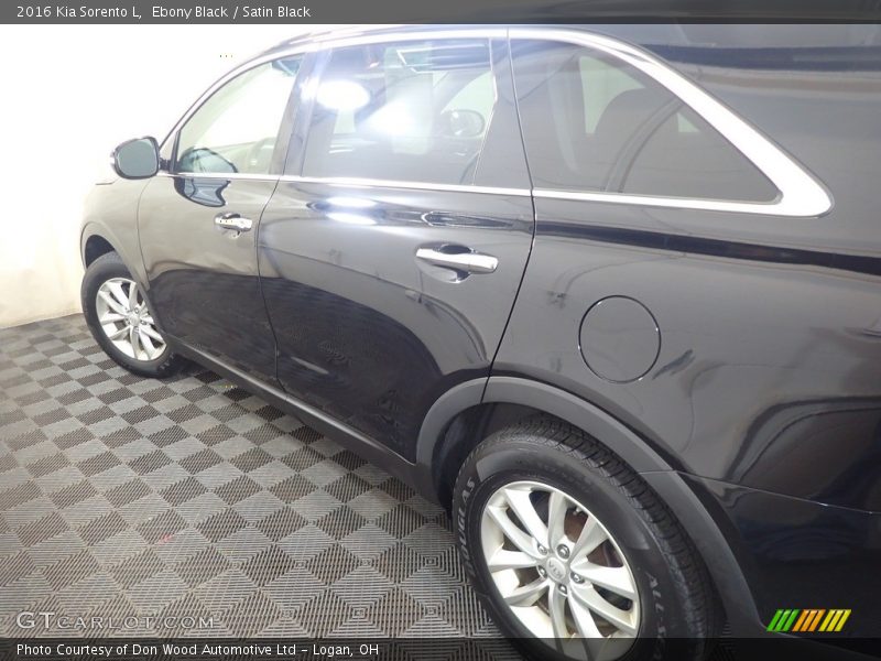 Ebony Black / Satin Black 2016 Kia Sorento L