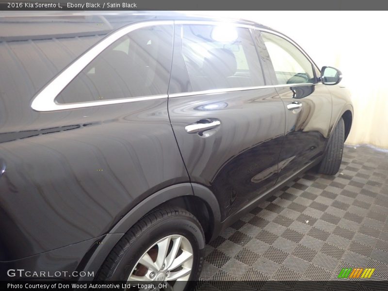 Ebony Black / Satin Black 2016 Kia Sorento L
