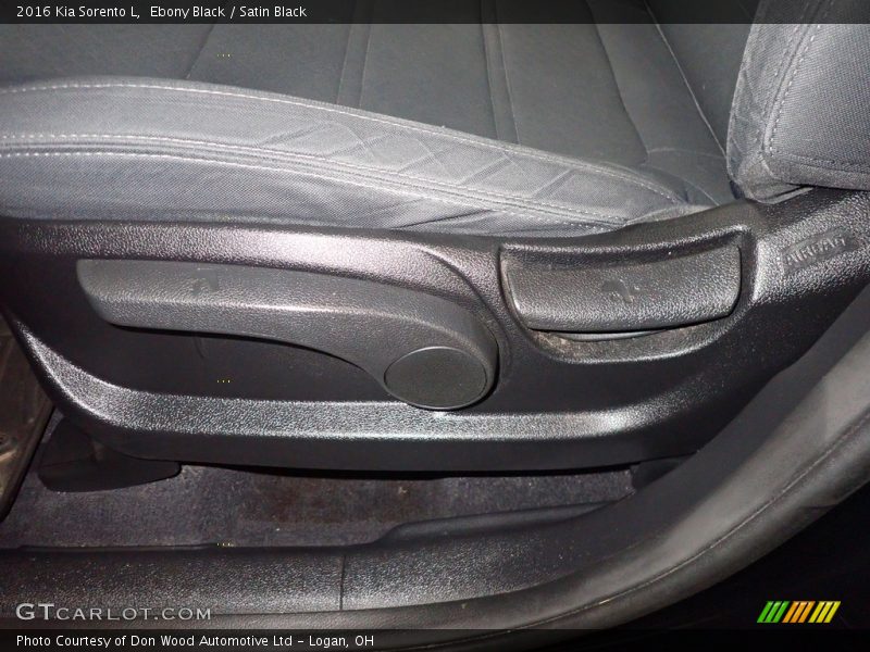 Ebony Black / Satin Black 2016 Kia Sorento L