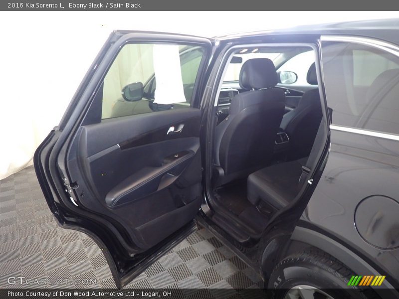 Ebony Black / Satin Black 2016 Kia Sorento L