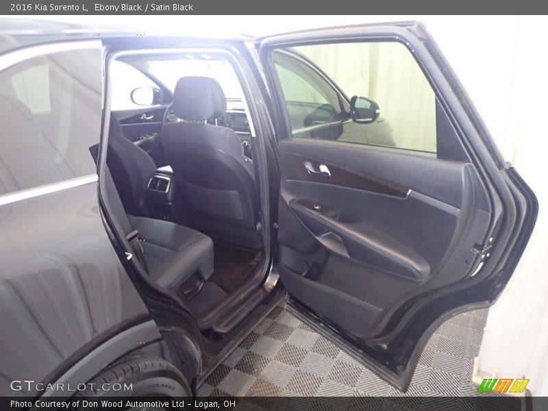 Ebony Black / Satin Black 2016 Kia Sorento L