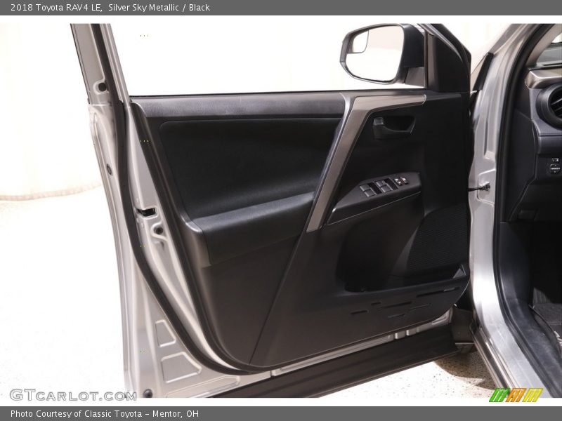 Silver Sky Metallic / Black 2018 Toyota RAV4 LE