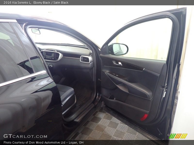 Ebony Black / Satin Black 2016 Kia Sorento L